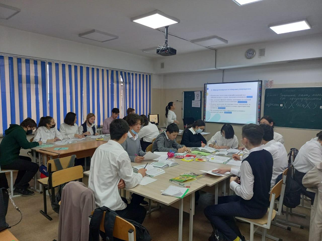 Биология пәнінің мұғалімі Амирашева Лаура Кенесованың "Генетика пола. Механизмы его определения" тақырыбында ашық сабақ