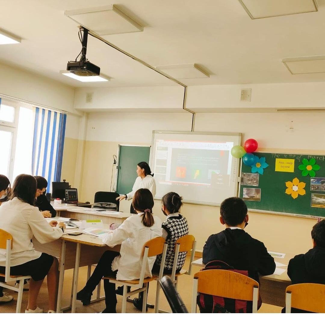 Ағылшын тілі пәнінің мұғалімі Сәтен Бақнұр Ұласбекқызының ашық сабағы.